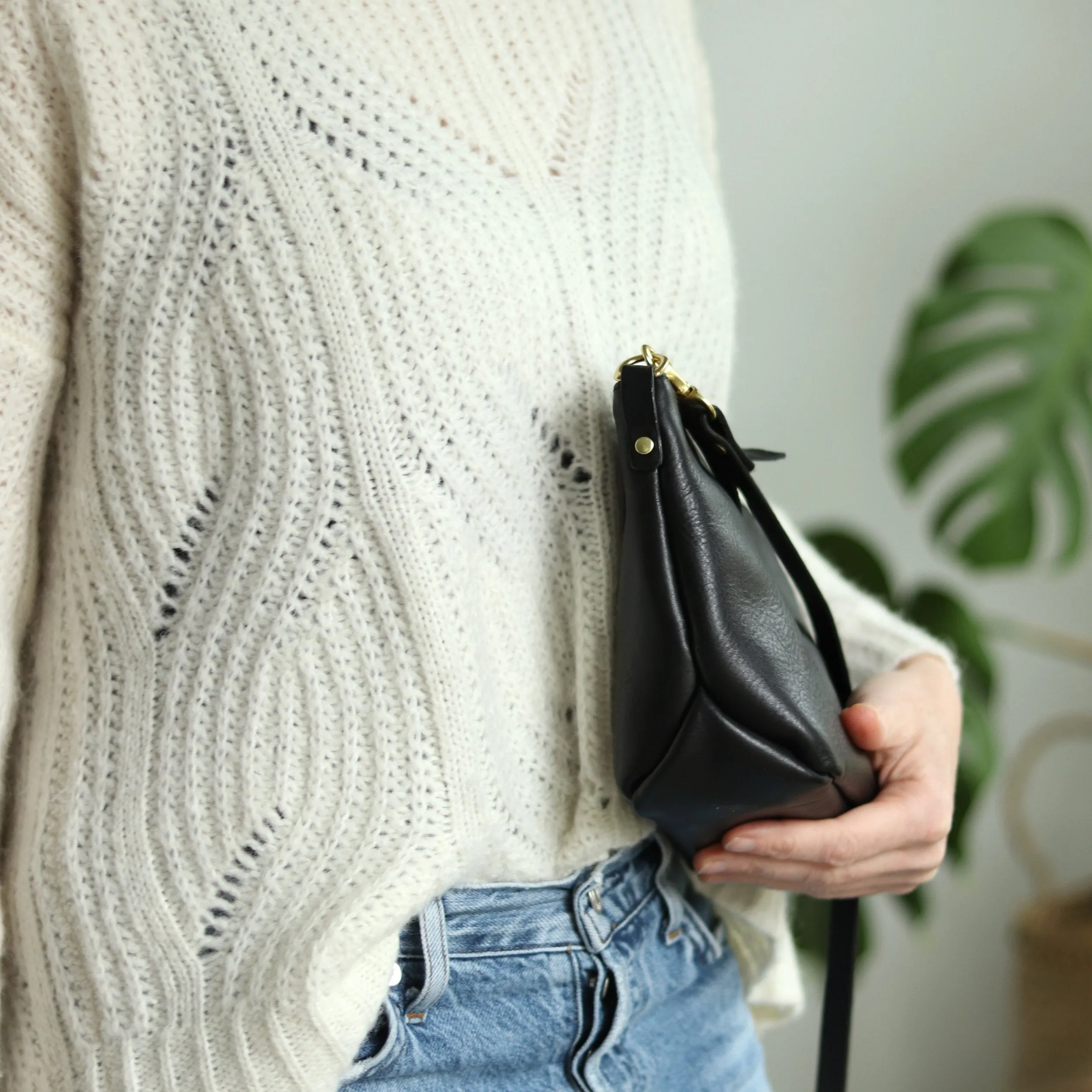 Small Leather Convertible Crossbody Clutch Bag - Black