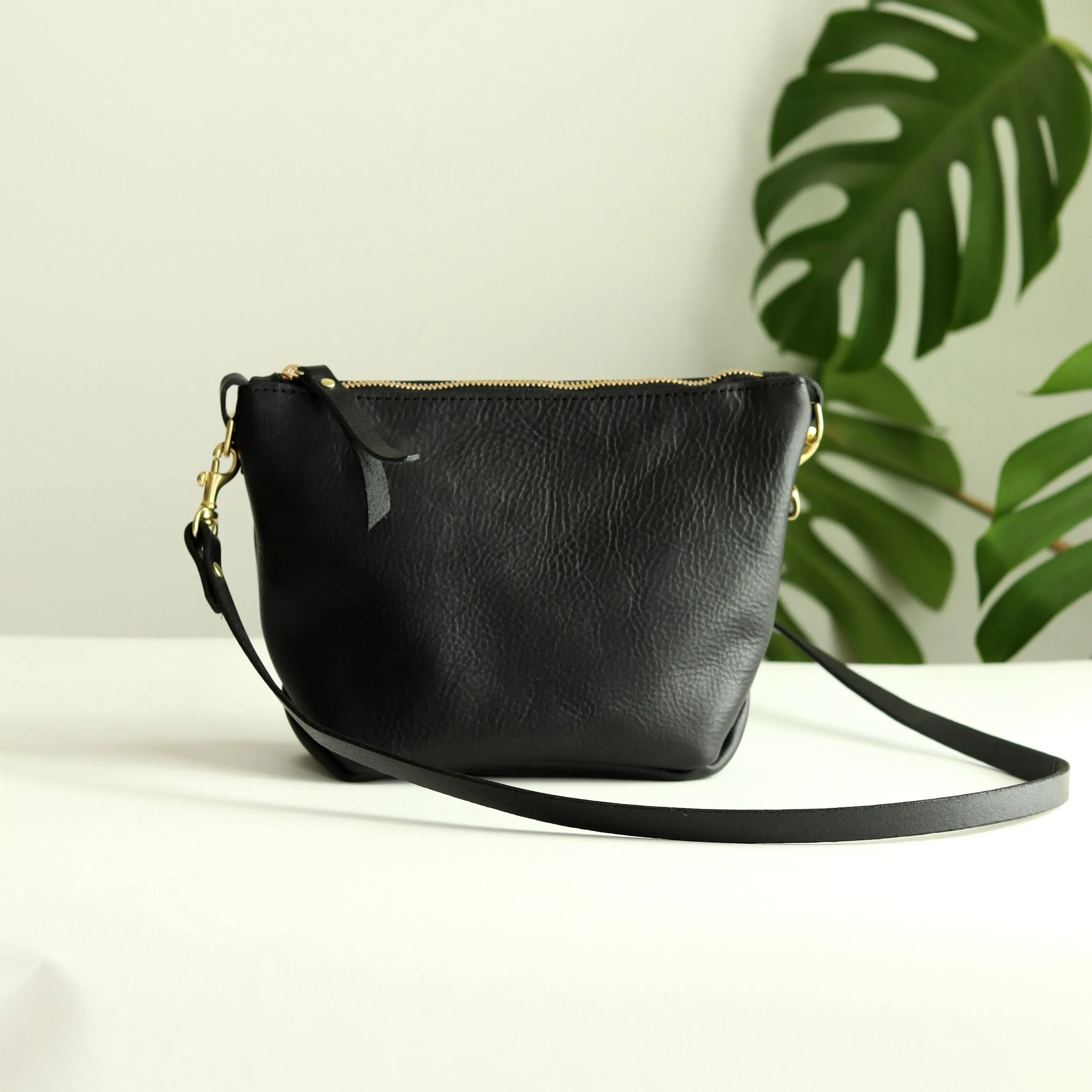 Small Leather Convertible Crossbody Clutch Bag - Black